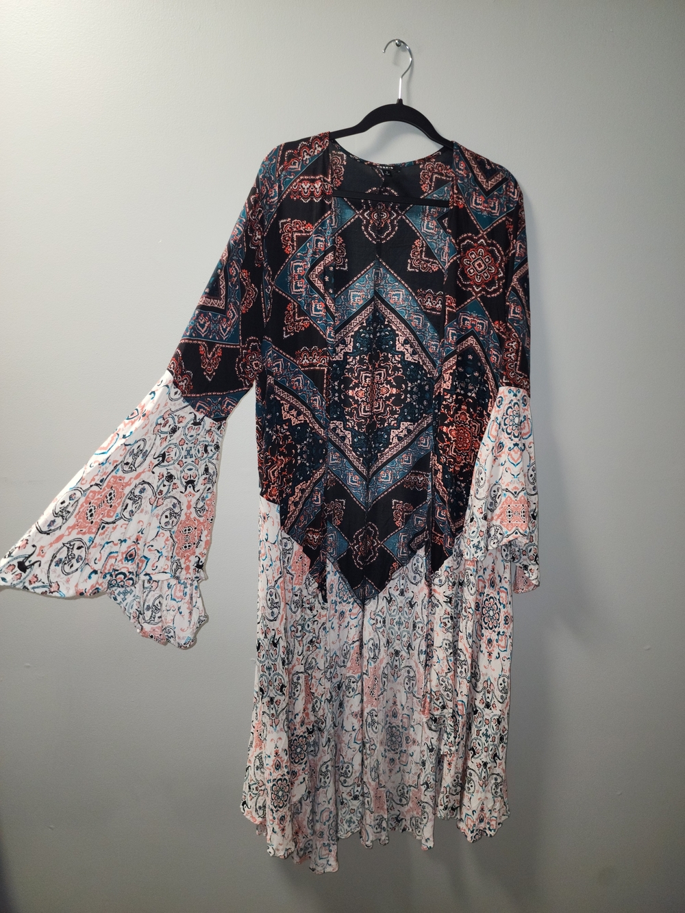 Torrid Size 2 2X Boho Paisley Mixed-Print Kimono in Black and Cream